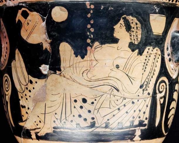 Danaë and the shower of gold, said to have caused the conception of Perseus. Side A from a Boeotian red-figure bell-shaped crater housed at the Louvre. (Public domain)