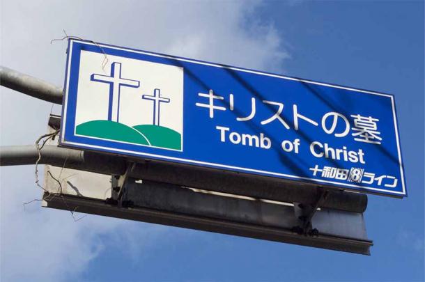 Road sign pointing the way to reach the Tomb of Christ in Shingo, northern Japan. (jasohill/CC BY-NC-SAS 2.0)