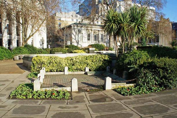 El sitio donde se encontraba el viejo andamio en Tower Hill, Trinity Square Gardens, Londres, y fue este andamio el que se usó para la ejecución fallida de Thomas Cromwell. (Mariordo / CC BY-SA 3.0)
