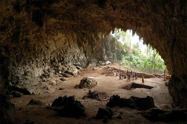 The dig site at Lian Bua Cave on Flores in Indonesia. (Rosino / CC BY-SA 2.0)