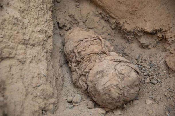 One of the six sacrificed children found in the tomb of an important man in the ancient Andean city of Cajamarquilla. The tiny skeletons were wrapped tightly in cloth. (PHYS)