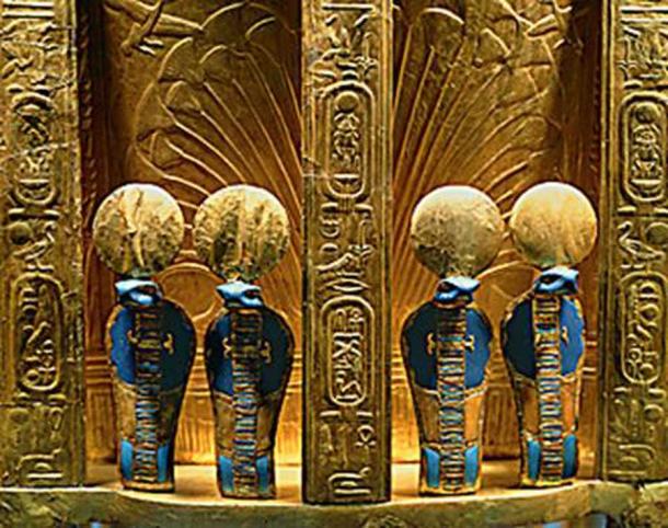 Las serpientes de Uraeus, que son cobras, son un famoso símbolo egipcio que se usa con mayor frecuencia en las coronas de los antiguos faraones. (GoShow/CC BY-SA 3.0)
