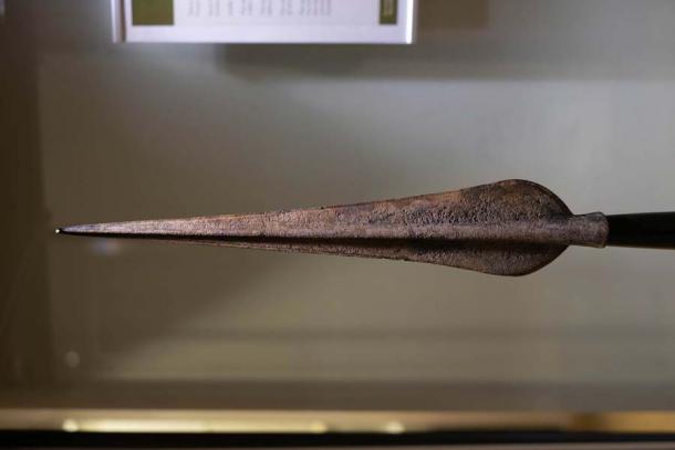 La punta de lanza de la Edad del Bronce Final fue descubierta en excelentes condiciones. (Legado de Jersey)