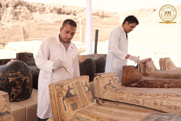Specialists working on preservation of the wooden sarcophagi. (Ministry of Tourism and Antiquities)