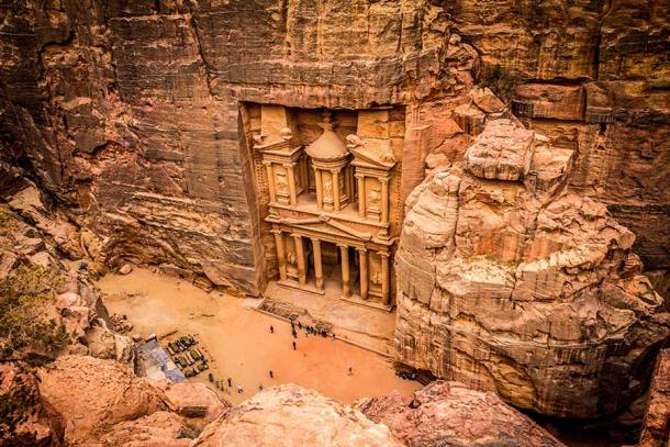 La espectacular ciudad antigua de Petra fue construida por los nabateos (pcalapre/Adobe Stock)