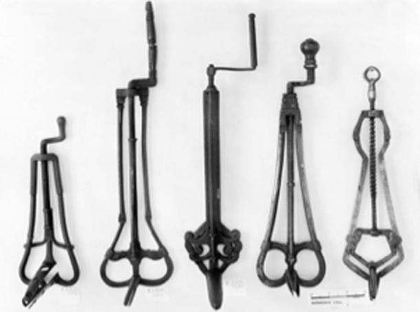 14th, 15th, and 16th century specula. (Fæ / CC BY-SA 4.0)