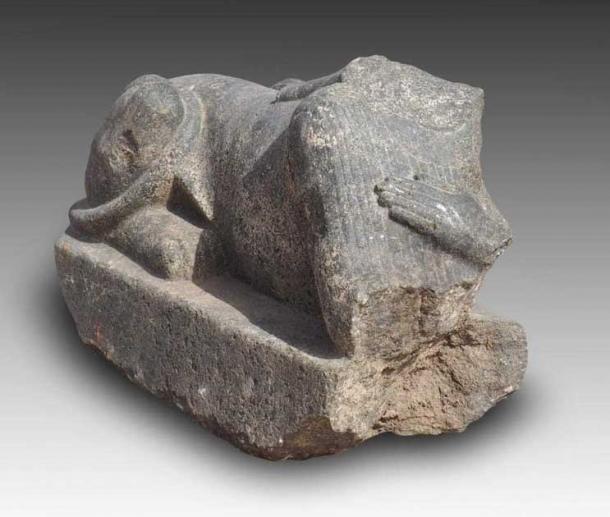 Una de las muchas esfinges descubiertas en el sitio de Ayn-Shams en El Cairo, donde también se descubrió la evidencia más temprana del género del rey Khufu. (Ministerio de Antigüedades)
