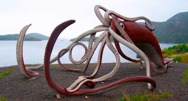 Un modello a grandezza naturale del calamaro gigante detentore del record mondiale scoperto vicino a Glover's Harbor, Terranova (ProductOfNewfoundland / CC BY NC ND 2.0)