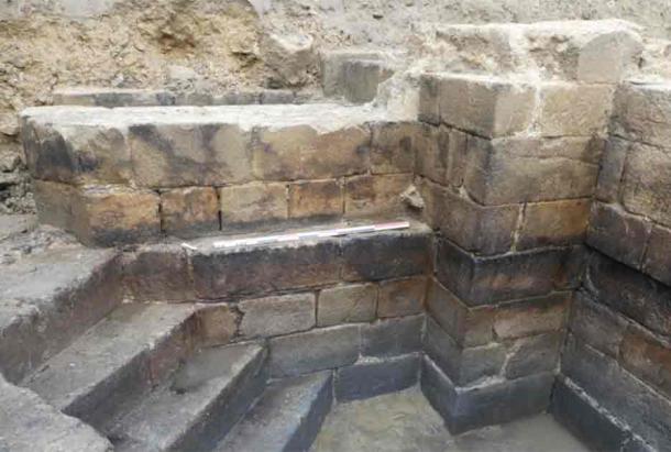 Staircase leading to the technical room of the mill, to the east of the house. (Rozenn Battais/ Inrap)