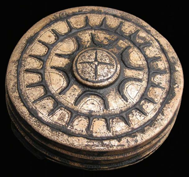 Star-ornamented belt box of type Dabel (diameter: 0.115m). Credit: Antiquity Publications Ltd. / Uhlig et al., (2019), photograph by J. Krüger.