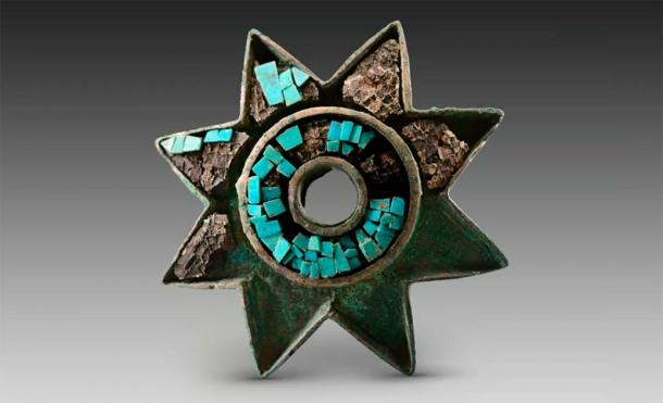 Zhaigou bölgesinde bulunan turkuaz işlemeli bronz yıldız. (İmaj kredisi: Shaanxi Arkeoloji Akademisi)