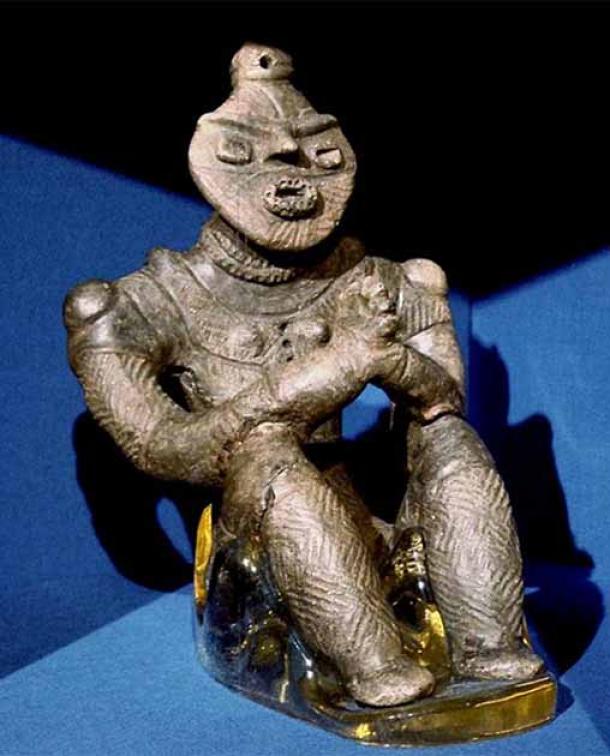 Jomon clay statue, Kazahari I, Aomori Prefecture. Late Period, 1500 – 1000 BC. PHGCOM/CC BY-SA 3.0)