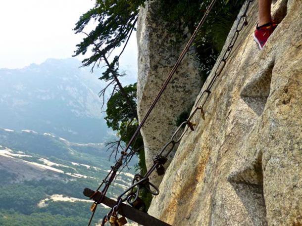 A steep path on the Huashan trail. 