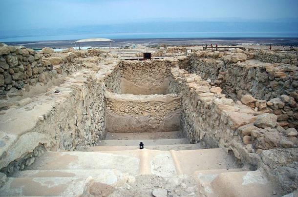 A stepped cistern at Qumran