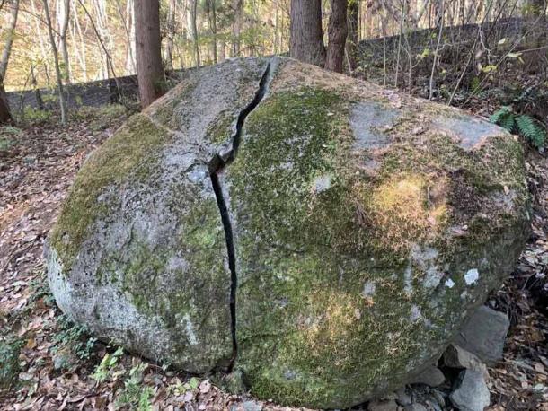 This famous stone in Japan is known as the “Dragon slayer” and it too is a well-known superstitious rock, like the Killing Stone that suddenly broken in half recently. (National Stadium Tours)