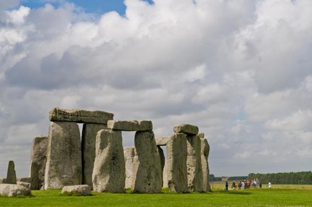 Stonehenge is situated among a number of nearby prehistoric monuments, including the newly discovered Bluestonehenge, a smaller circle that was 500 meters away at the end of a road leading to the River Avon