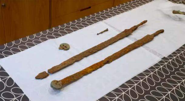 Their substantial length indicates that they were designed as cavalry weapons, specifically for use on horseback. Possession and carrying these weapons was permitted during Roman times due to the prevalent issue of banditry in the Roman provinces. Screenshot from Cotswold Council video (Cotswold district Council)