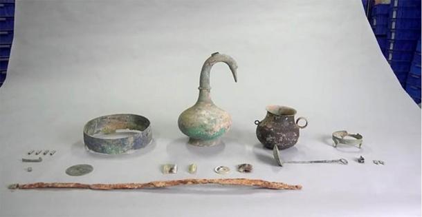 The swan pot was found with a collection of other grave items. (Image: Sanmenxia Archaeology)