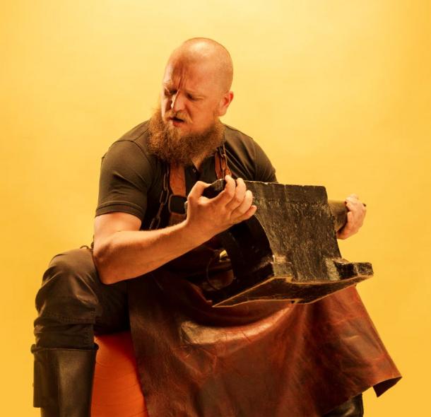 The talented and famous blacksmiths of the Ukraine are making medieval protective weapons, like caltrops, to slow and even stop the Russians in their tracks! (master1305 / Adobe Stock)