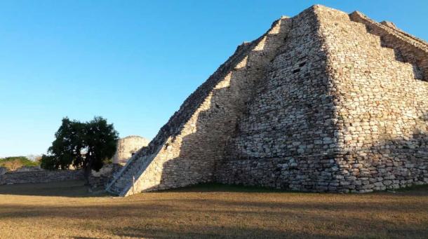 K’uk’ulkan temple at Mayapan with December Soltice Serpent. (Susan Milbreth / Nature)