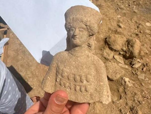 60 terracotta statuettes have been found the Valley of Temples in Sicily. Among them are female busts, small lamps and jars.   (Sicilian Regional Institutional Portal)