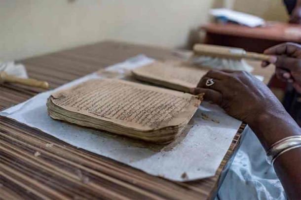The incredible ancient texts of Timbuktu challenge ideas about African culture by showcasing the depth and complexity of intellectual and scholarly pursuits in historical African societies. (Mark Fischer / CC BY-SA 2.0 DEED)
