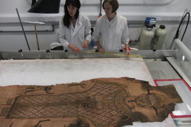 Examining the shroud. 