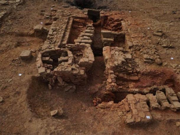 The larger tile kiln fully excavated. (Oxford Archaeology East)
