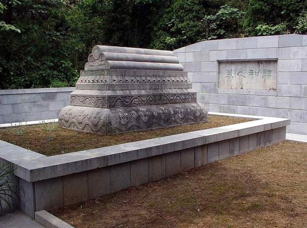 Photo of a tomb in Nanjing located near the museum devoted to Zheng He.