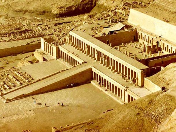 The tomb of Ipi is located on the famous hill of Deir el Bahari, where numerous tombs and temples of great importance are found; including the Temple of Hatshepsut (shown in this photograph).