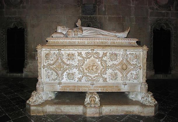 The tomb of Vasco da Gama in Jerónimos Monastery, Lisbon, Portugal. 
