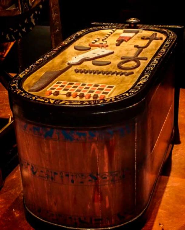 Storage chest in the form of a cartouche found in King Tut's tomb. Photographed at the Discovery of King Tut exhibit at the Oregon Museum of Science and Industry in Portland, Oregon. (Mary Harrsch / Flickr)