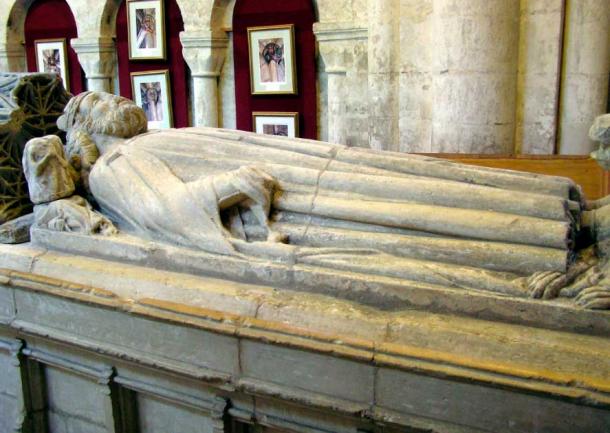 The tomb of King Athelstan in Malmesbury Abbey, Malmesbury, England. There is nothing in the tomb beneath the statue, the relics of the king having been lost in the Dissolution of the Monasteries in 1539. (Public Domain)