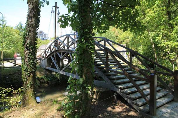 Model of transportable bridge, chateau Clos Lucé (Als33120 / CC BY SA 4.0)