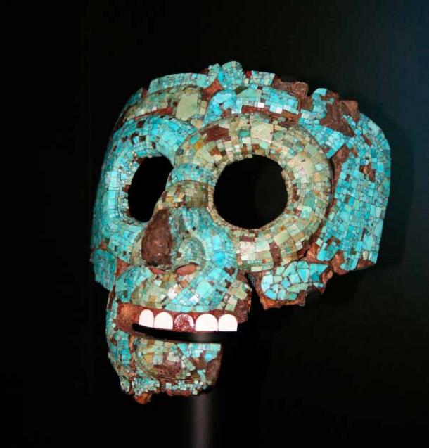 An Aztec or Mixtec skull mask of Quetzalcoatl, made of turquoise on top of human skull. (Andonic0 / CC by SA 2.5)