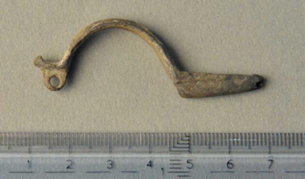 8-year-old girl pulls 1,500-year-old sword from Swedish lake