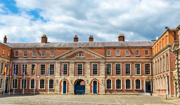 Upper Yard of Dublin Castle, Ireland (Leonid Andronov / Adobe Stock)