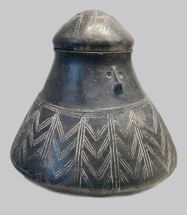 A Pomeranian culture’s urn with a face.