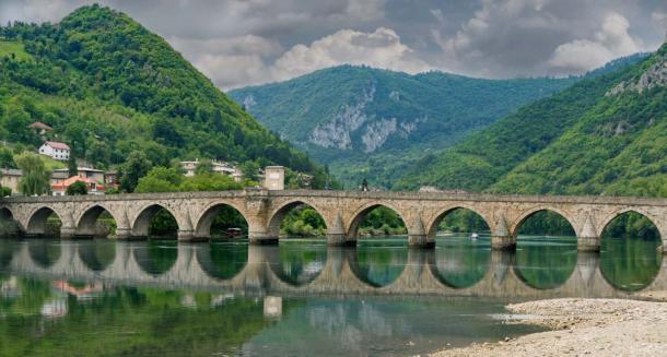 A view from the other side of the Mehmed Pasa Sokolovic Bridge (sarenac77 /Adobe Stock)