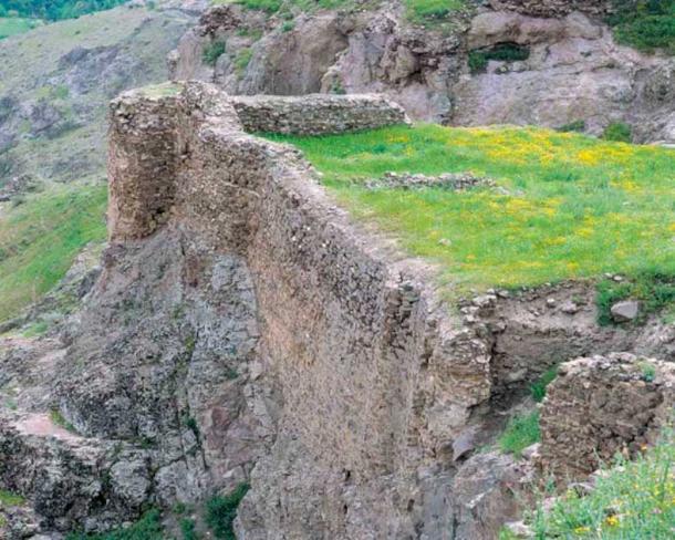 Top view of one of the sections of Lambsar Fort, showing walls which were up to 1.2 meters thick. (Soroush90gh, CC BY-SA 3.0)