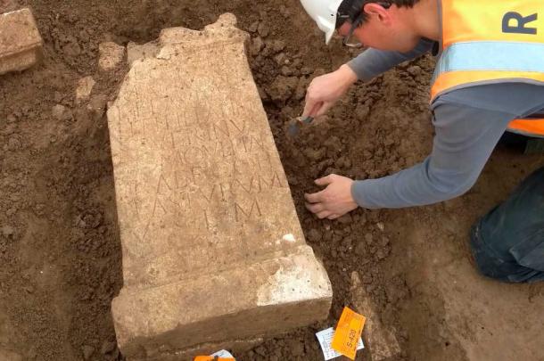 One of the votive blocks or small altars dedicated to the gods found at one of the two Roman temples, the first ever found on Dutch soil. (©RAAP)