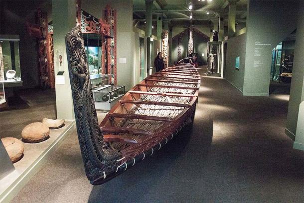 Maori waka canoe on display at Otago Museum. (Public domain)