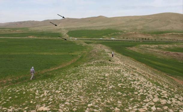 ‘Gawri Wall’ in the western mountains of Sar Pol-e Zahab. (F.Fatahi/© Antiquity Publications Ltd, 2019)