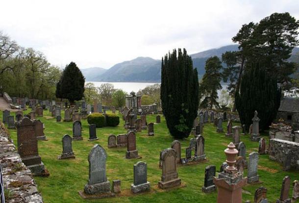 The war church burial ground that is said to be connected by tunnel to the basement of Boleskine House, which the latest film will also attempt to find. (Des Colhoun / Cemetery by Easter Boleskine overlooking Loch Ness)