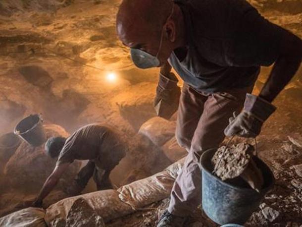 Volunteers at work in the archaeological excavation. Photographic credit: Yoli Shwartz, courtesy of the Israel Antiquities Authority.