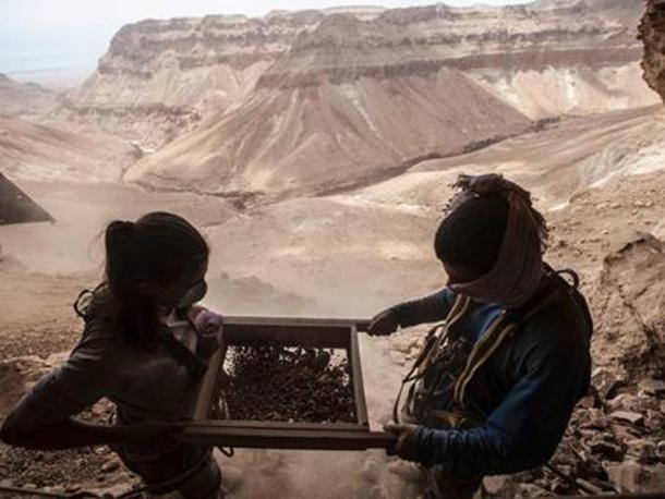 Volunteers at work in the archaeological excavation. Photographic credit: Yoli Shwartz, courtesy of the Israel Antiquities Authority.