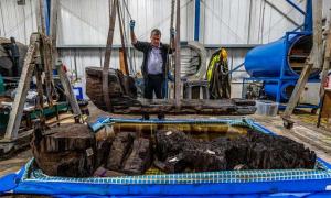 The “Tetney Golf Club” Bronze Age coffin, made from a massive split oak tree, being carefully lifted to a restoration workstation.