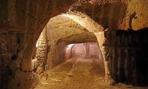 One of the famous and still largely unexplored tunnels of Château de Brézé. (Marc Ryckaert / CC BY-SA 4.0)