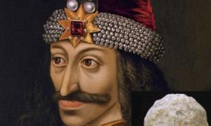 Detail of a portrait of Vlad Ţepeş, the Impaler, Prince of Wallachia (1456-1462) (died 1477). Weapons of this man who inspired the vampire Dracula have been found in Bulgaria. Source: Public Domain