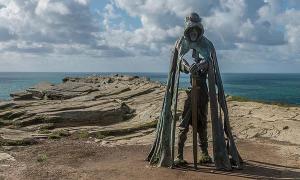 Statue of King Arthur at Tintagel. Source: Ian Capper / Gallos / CC-BY-SA-2.0.